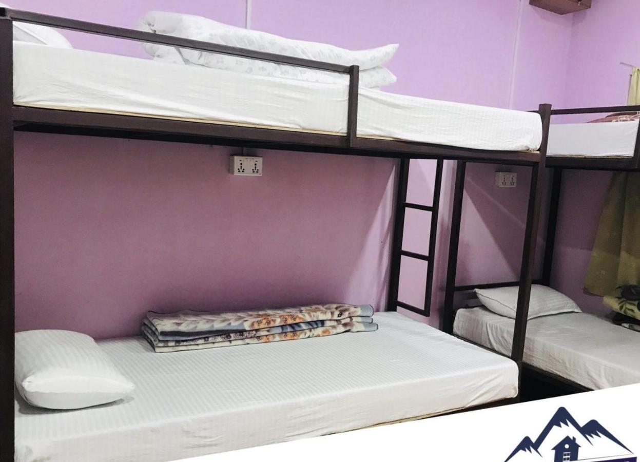 Margik Backpackers Hostel Pokhara Exterior foto